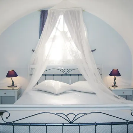 Paradise Aparthotel Akrotiri (Santorini)