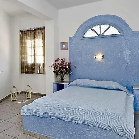Paradise Akrotiri (Santorini)