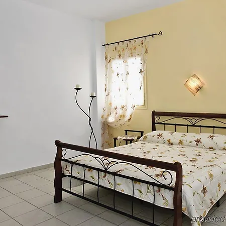 Paradise 3* Akrotiri (Santorini)