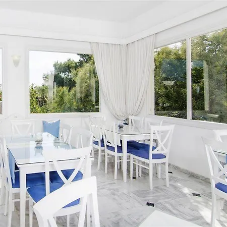 Paradise Aparthotel 3*