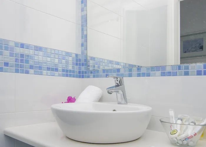 Paradise 3* Akrotiri (Santorini)