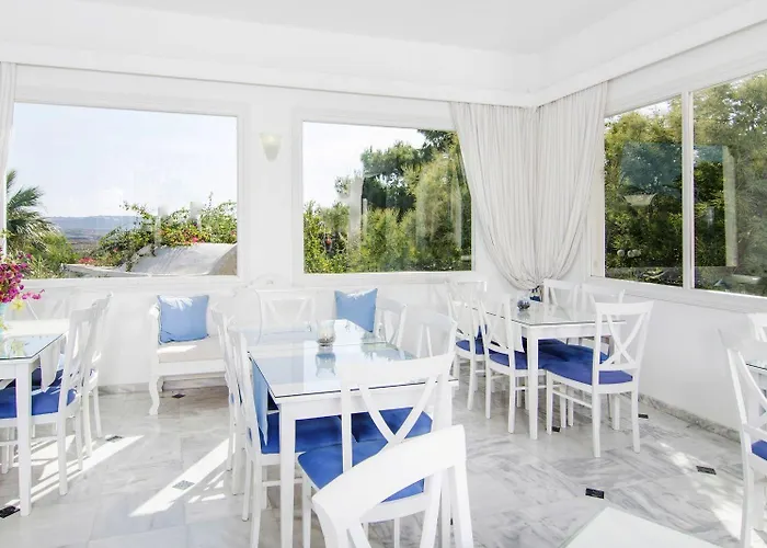 Aparthotel Paradise 3*