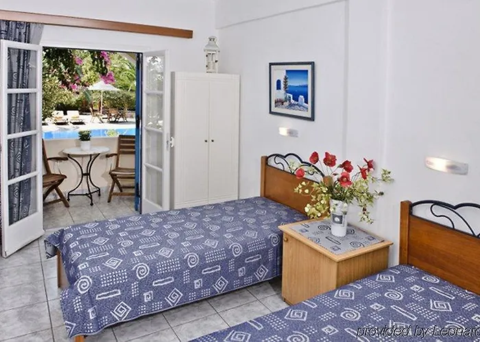 Paradise Akrotiri (Santorini)