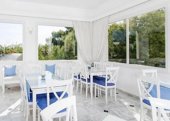 Paradise Apartmanhotel 3*