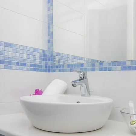 Paradise 3* Akrotiri (Santorini)