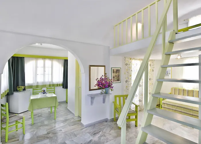 Paradise 3* Akrotiri (Santorini)