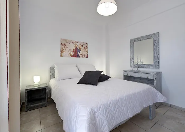 Paradise 3* Akrotiri (Santorini)